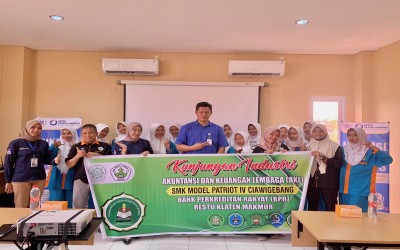 Penerapan Konsep Akuntansi dalam Dunia Perbankan Dieksplorasi oleh Siswa Jurusan Akuntansi dan Keuangan Lembaga dalam Kunjungan ke Bank BPR Restu Klaten Makmur